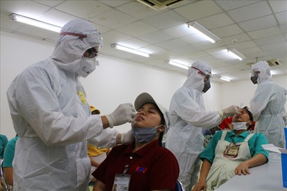 Ho Chi Minh City receives 99 billion VND for COVID-19 fight activities